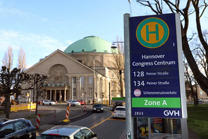 Bushaltestelle der Buslinien 128 und 134 am Hannover Congress Centrum