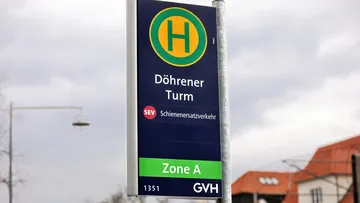 Haltestellenschild der Haltestelle Döhrener Turm