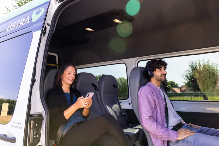 ÜSTRA sprinti Fahrgäste an Bord